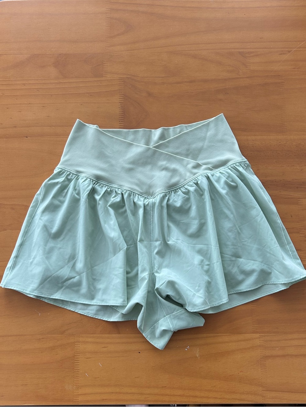 Offline Aerie Crossover Flowy Workout Short in Pistachio Green (NWOT)